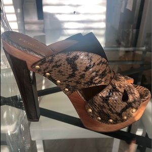 Beautiful Fendi shoes for summer!